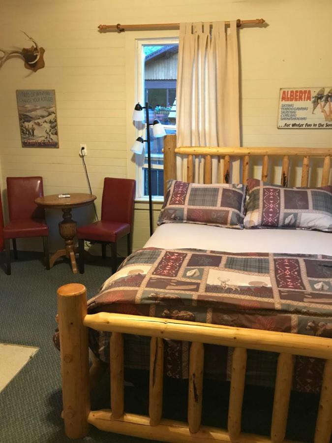Holiday Lodge Cabins Banff Exterior foto